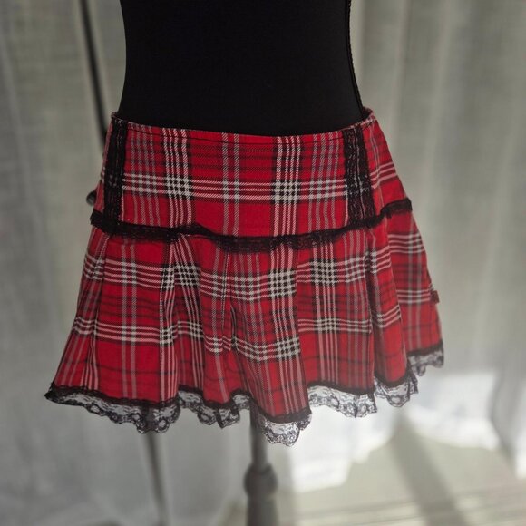๐ค Tripp NYC Red Plaid Pleated Mini Skirt with Black Lace Trim ๐ค - Picture 2 of 7